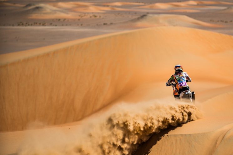 Abu Dhabi Desert Challenge 2016 vanuit Laia Sanz KTM 450 (6)