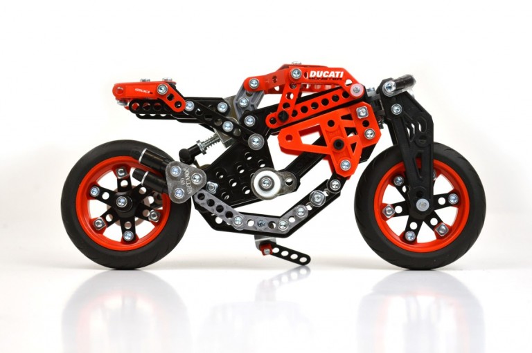 Ducati Monster, nu ook voor niet zo technische knutselaars