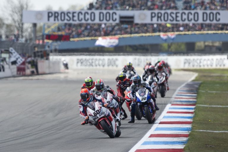 WorldSBK Assen: Rea wint, van der Mark onderuit in slotfase