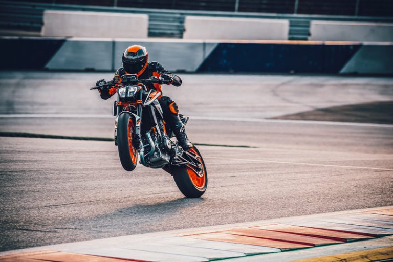 De KTM 890 Duke R – De 2.0 versie van de Scalpel?